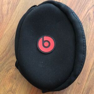 beats Black and red carrying case.